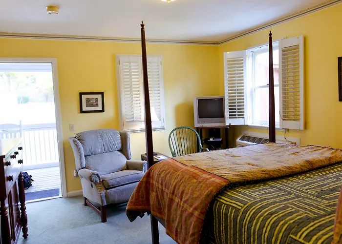Bed & Breakfast Tree