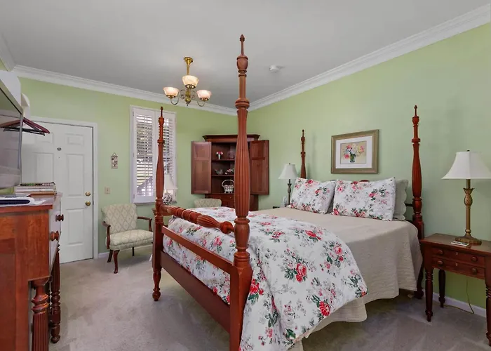 Bed & Breakfast Tree