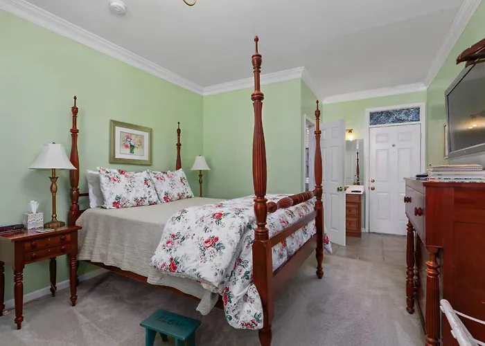 Tree Bed & Breakfast 3*