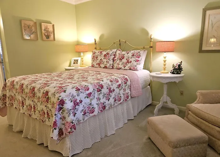 Bed & Breakfast Tree Elsah
