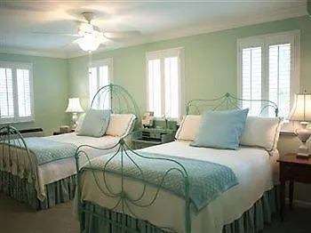 Bed & Breakfast Tree Elsah