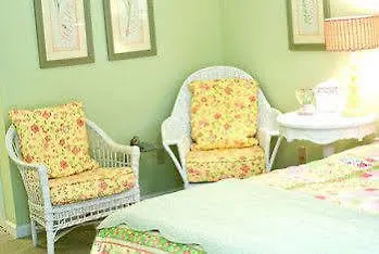 Bed & Breakfast Tree Elsah