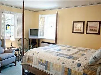 Tree Bed & Breakfast